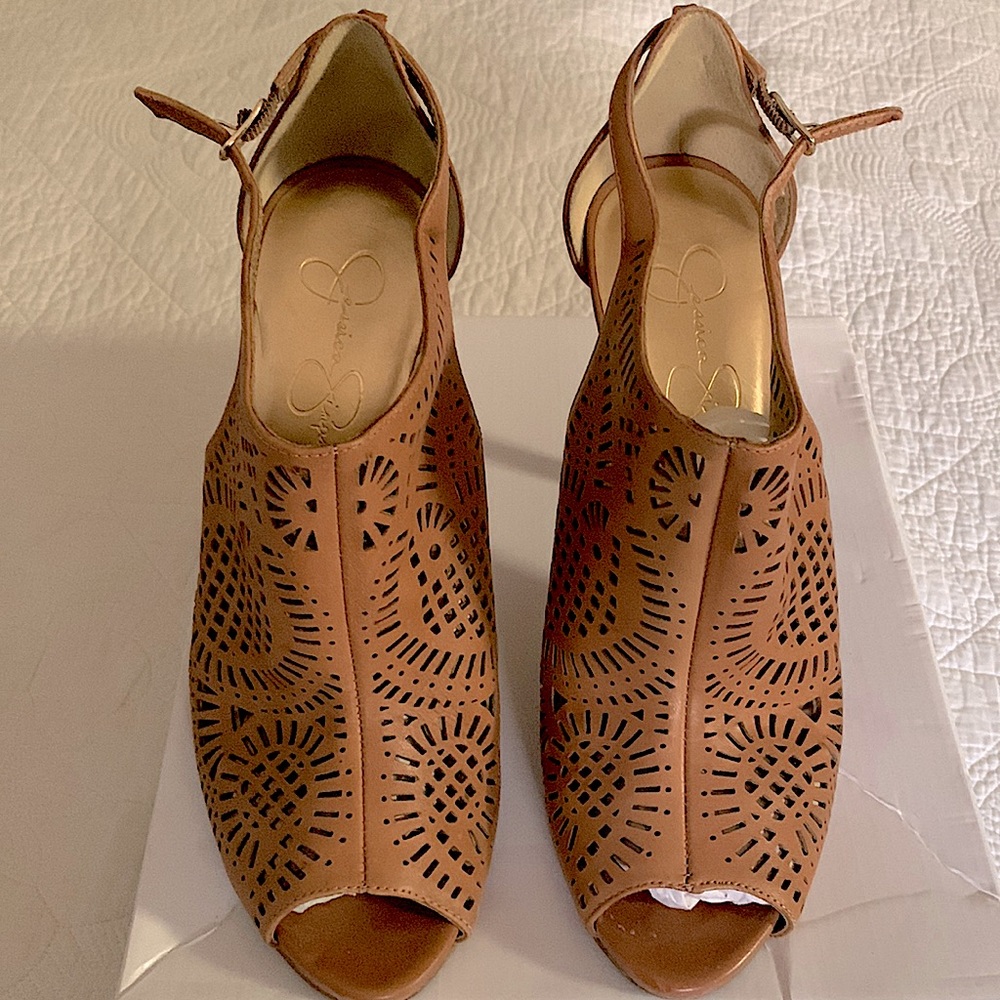 Jessica Simpson Arabel ankle booties